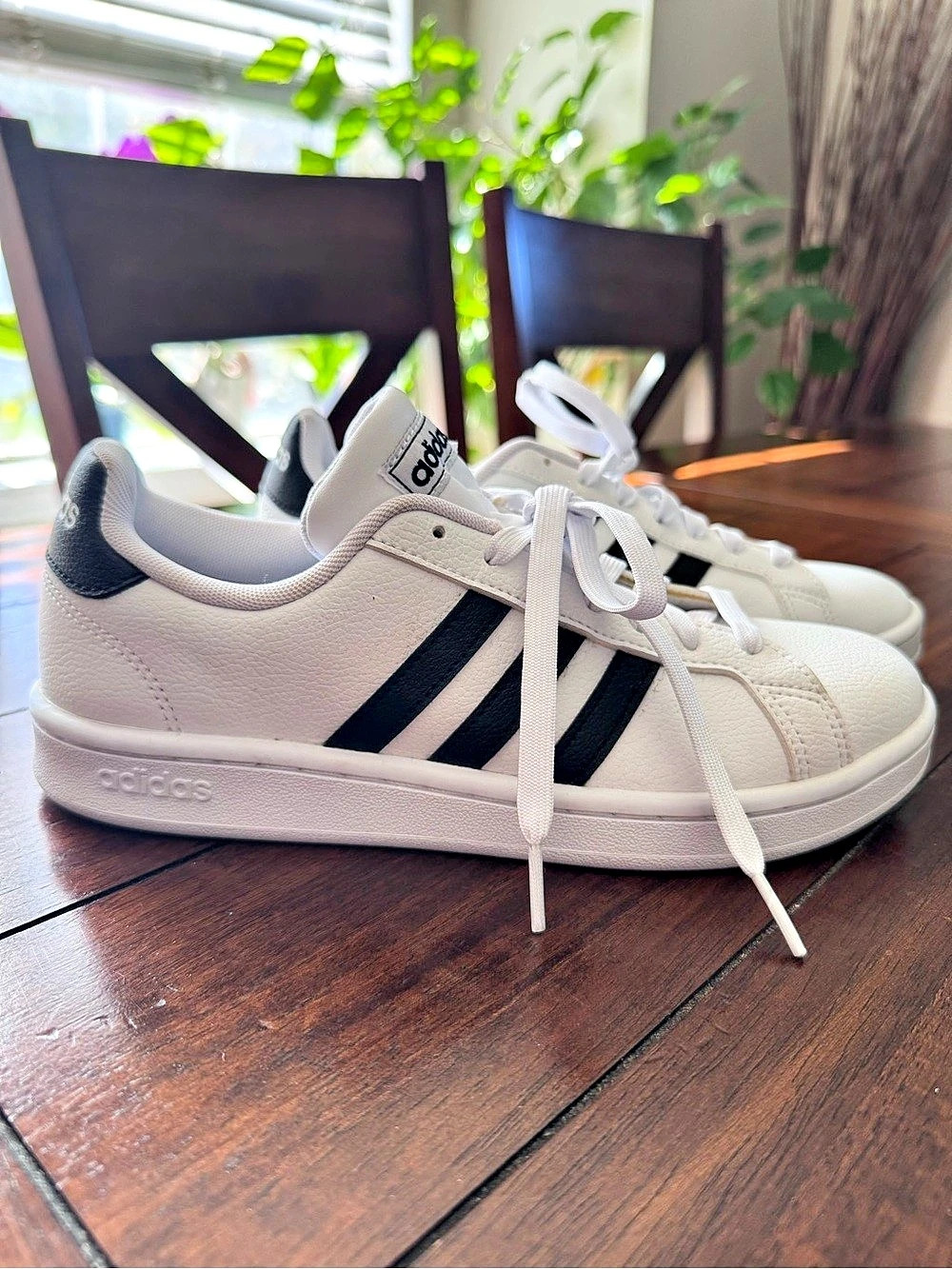 adidas CLOUDFOAM White & Black Sneakers US 7.5 Like New, never worn.